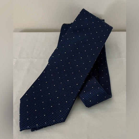 Nordstrom Rack Men’s Blue/Polka Dot Necktie, 50% Silk 50% Poly; Approx 3” x 58” - Picture 4 of 6